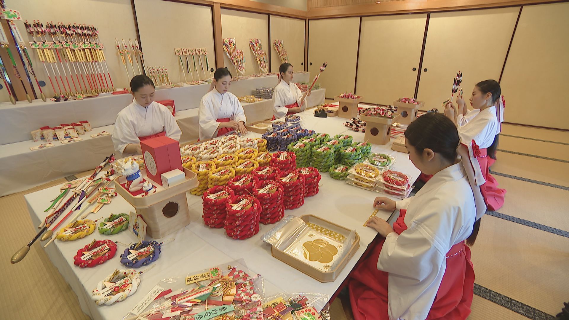 清々しい新年に向けて開運の矢に“絵馬”200万人の参拝客を見込む
