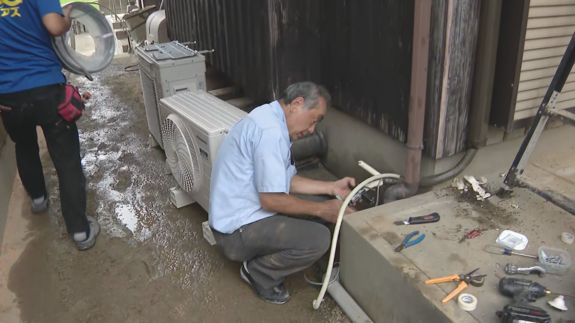 町の販売店に押し寄せる“修理依頼” 豪雨で水に浸かったエアコン室外機