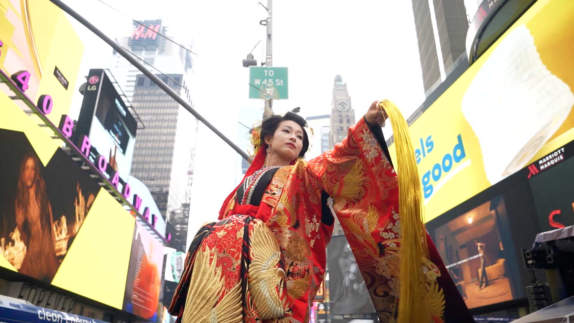北九州市の成人式を彩る“ド派手”衣装 NYのランウェイに登場し大反響