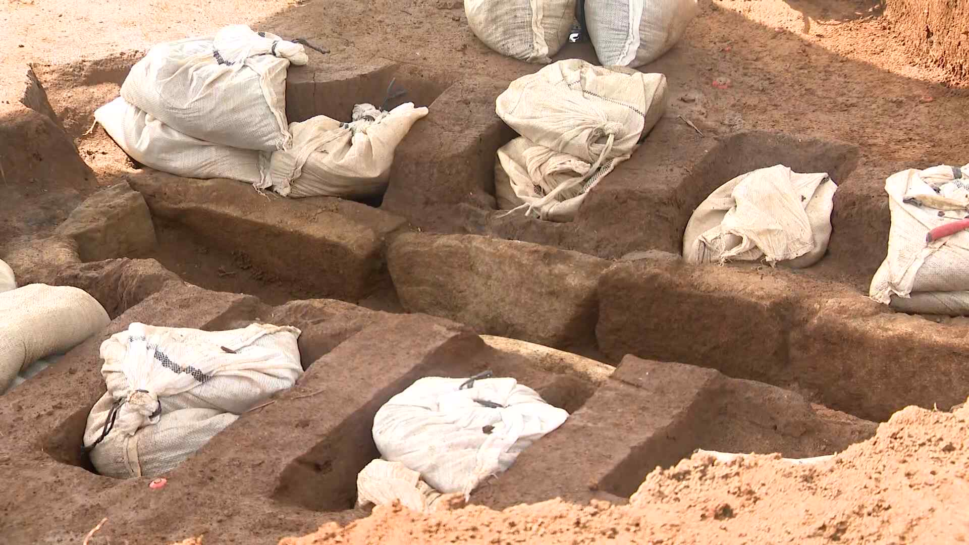 吉野ヶ里遺跡「謎のエリア」発掘を再開 北海道から見学に来た人も「何