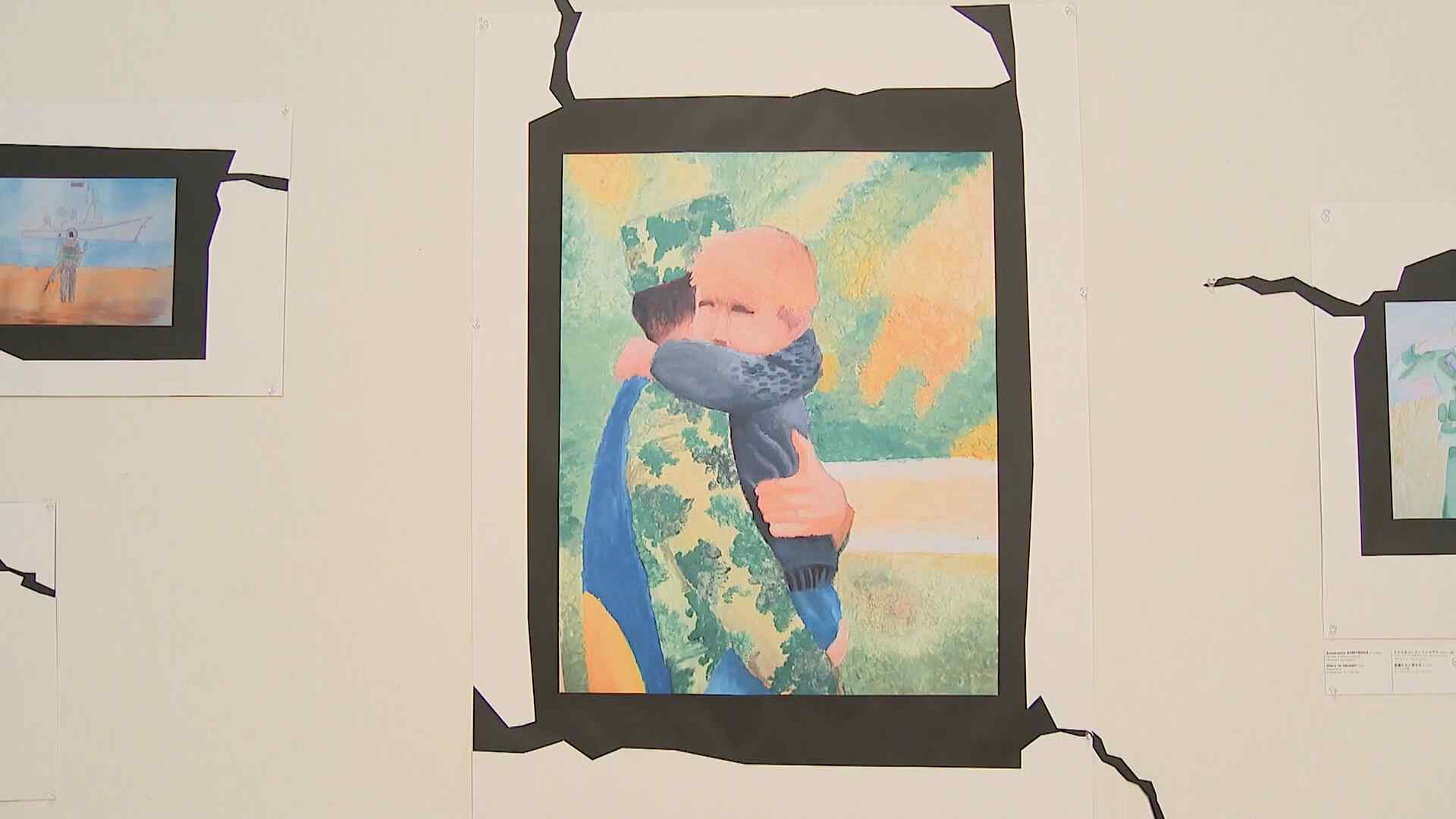 ウクライナの子供が描いた130枚「瞳に戦車」「親子に銃」 戦争が