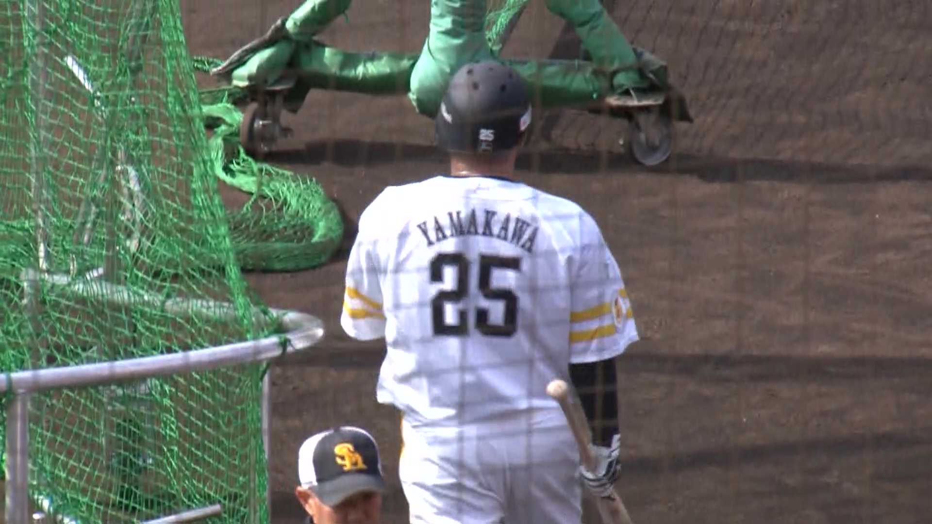 鷹・宮崎キャンプ】ギータ、山川が柵越えを連発 最年長和田投手も順調