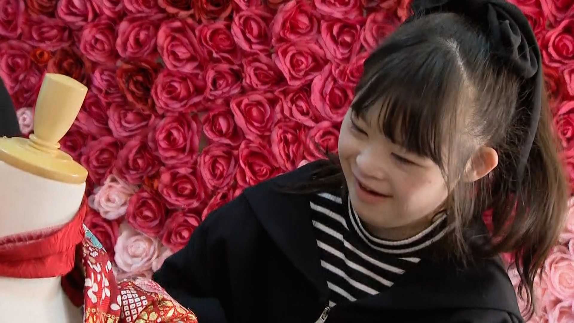 成人式の「ド派手衣装」がパリコレへ…モデルの齊藤菜桜さん（19）が