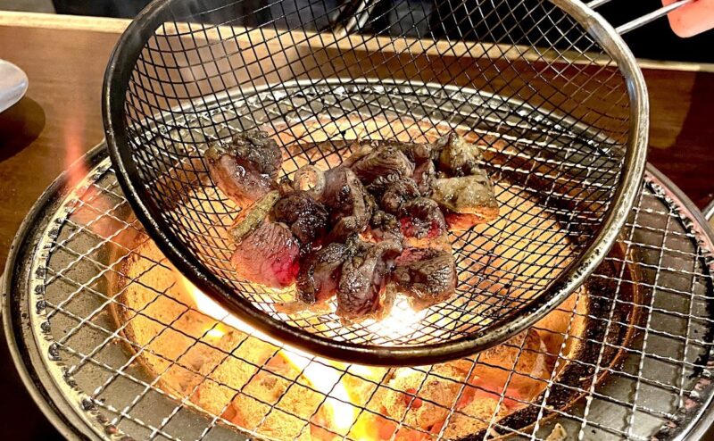 西新商店街で生まれた、独創的な鶏肉料理「ざる焼き」が大反響！ - RKB