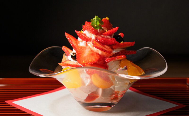 博多駅で夜景と共に夜パフェを。春は絶品あまおう苺パフェも！ - RKB