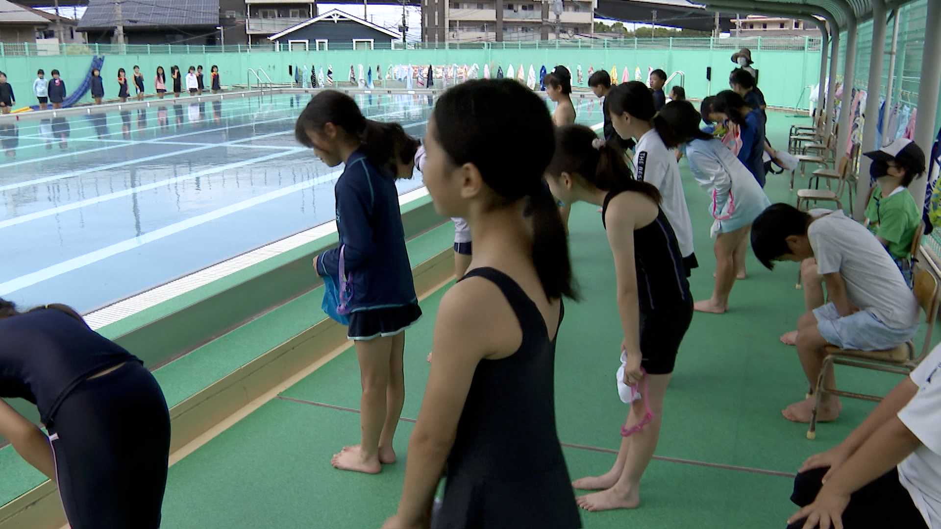 小1 プール開きシャワー 