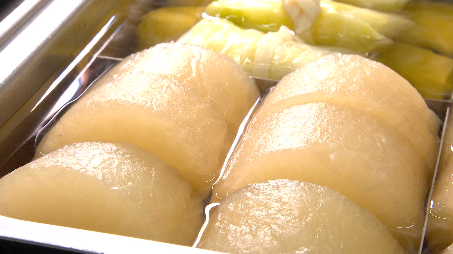 お客が鍋持参で「コンビニおでん」割り引き！ 店と客が協力し