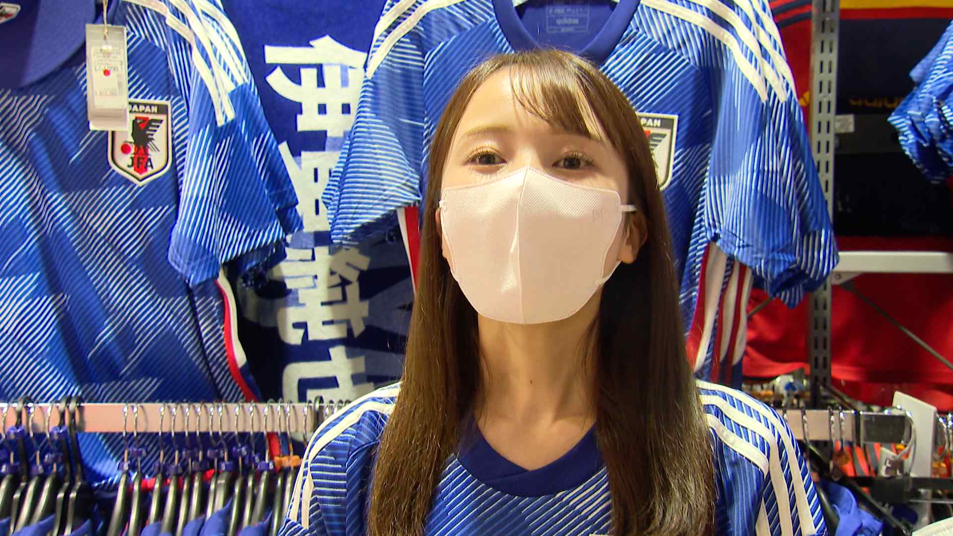 サッカーW杯「選手名ユニフォーム」売れ行き“大会前の10倍”～初の