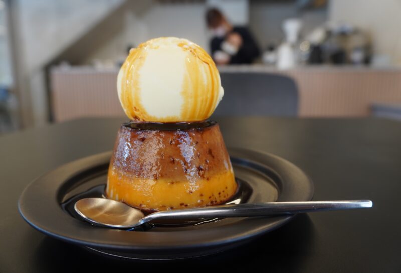 プリン ミラクルバランスが楽しい！「FUK COFFEE Parks」の「餡プリン」 - RKB