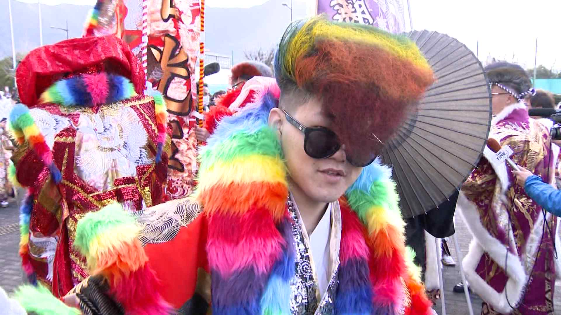 ド 派手