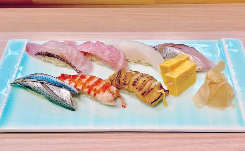 福岡では珍しい穴子専門店で、本店ゆずりの本格寿司が200円から食べ