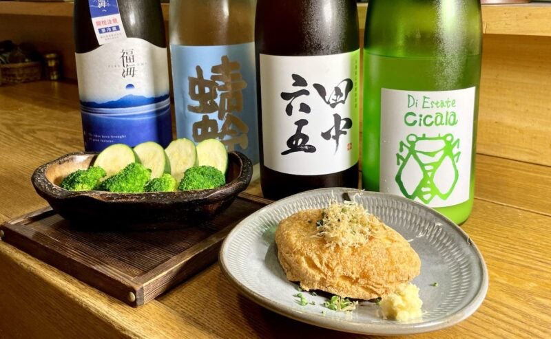 日替わり銘柄が20種以上！“日本酒黎明期”を支えた三角市場の人気居酒屋