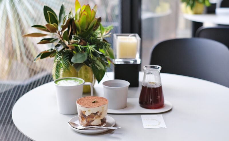 色彩や香りが感性を刺激する花とコーヒーが主役のカフェ - RKB毎日放送