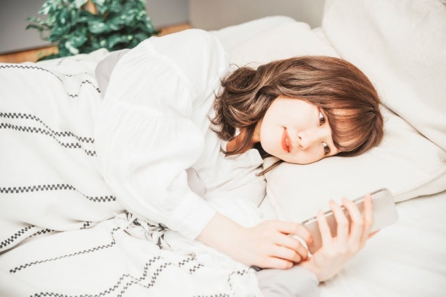 ぐっすり眠れないあなたへ!ブルーライト対策と睡眠負債解消で健康を取り戻す方法